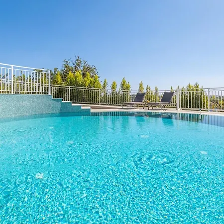 Brand New Property, Swimming Pool Feriehus